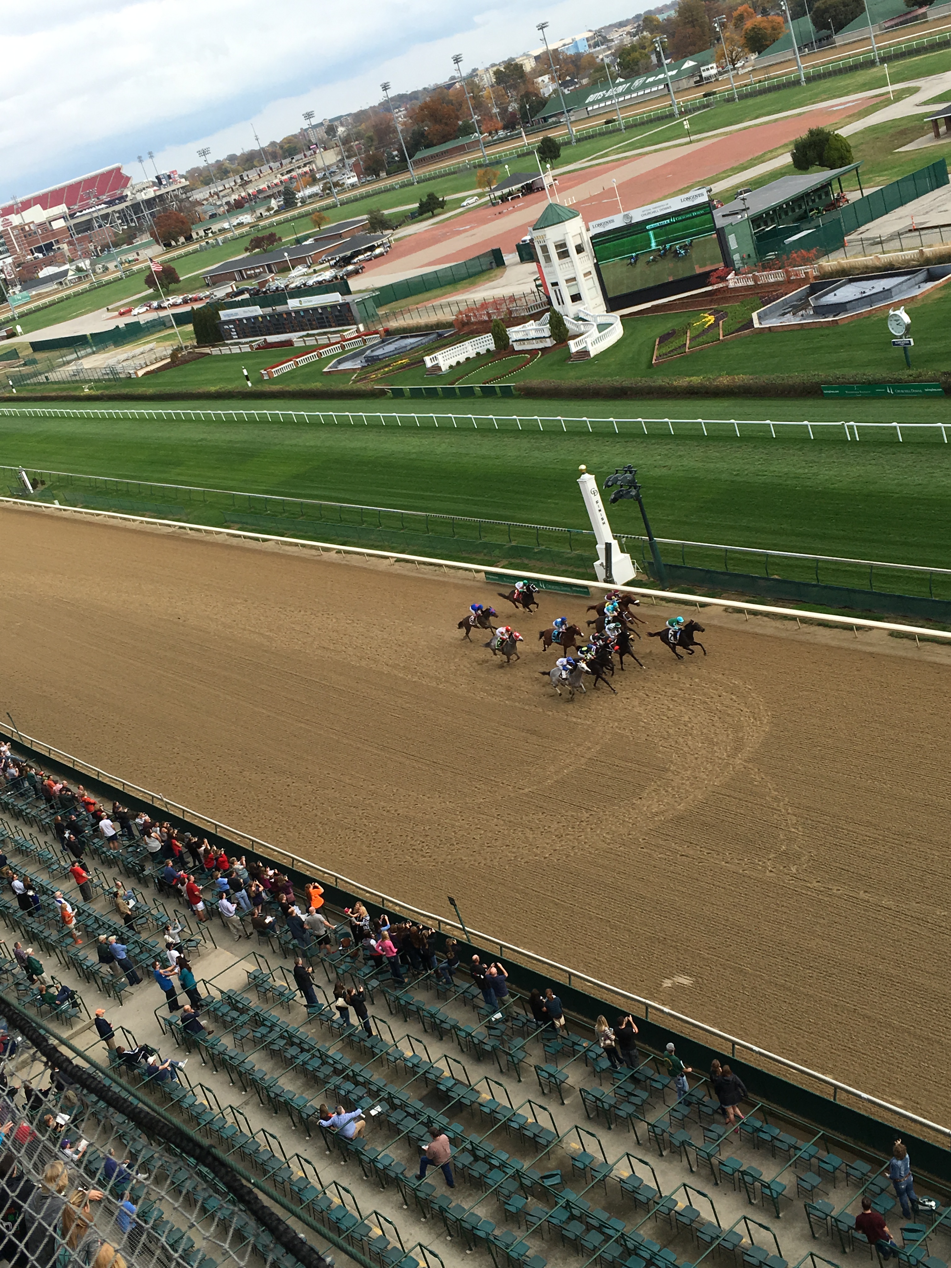 churchill downs tours hours